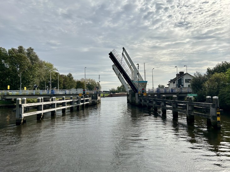 Eembrug gestremd voor scheepvaart door werkzaamheden