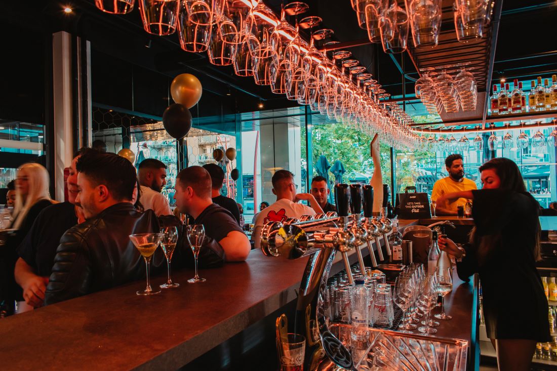 Fat Phill’s Zoetermeer trakteert 100 cheeseburgers
