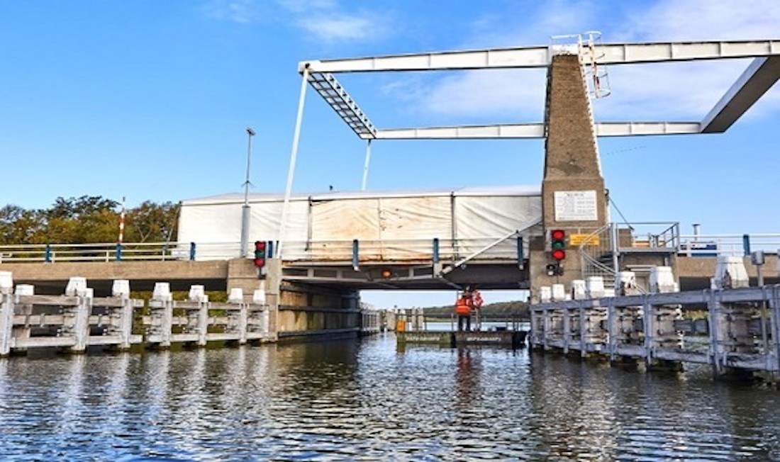 Waardbrug afgesloten vanwege werkzaamheden