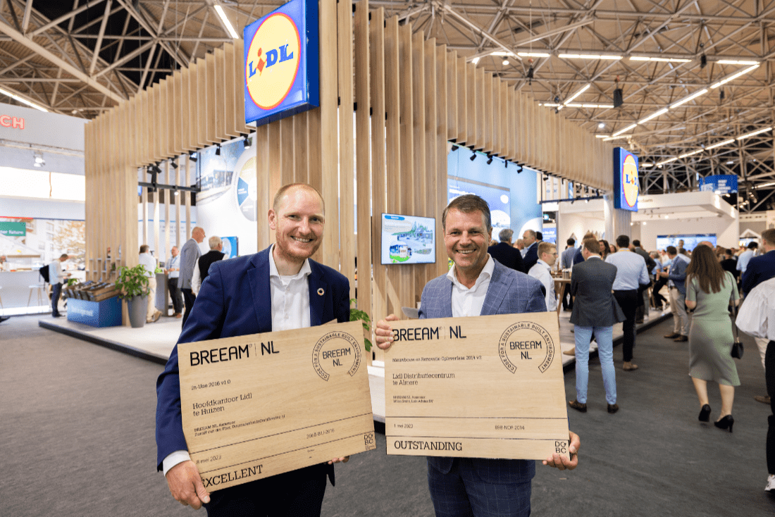 Lidl neemt tijdens de Provada twee BREEAM certificaten in ontvangst