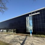 Realisatie duurzame gevelrenovatie en zonne-energieoplossing bij Volvo Utrecht