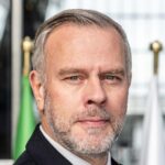 Voormalig NAVO-topmilitair Rob Bauer sluit zich aan bij Deloitte