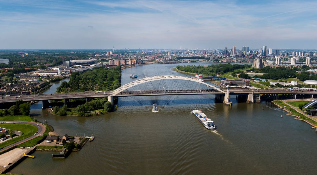 Rijkswaterstaat start eerste contract Van Brienenoordbrug