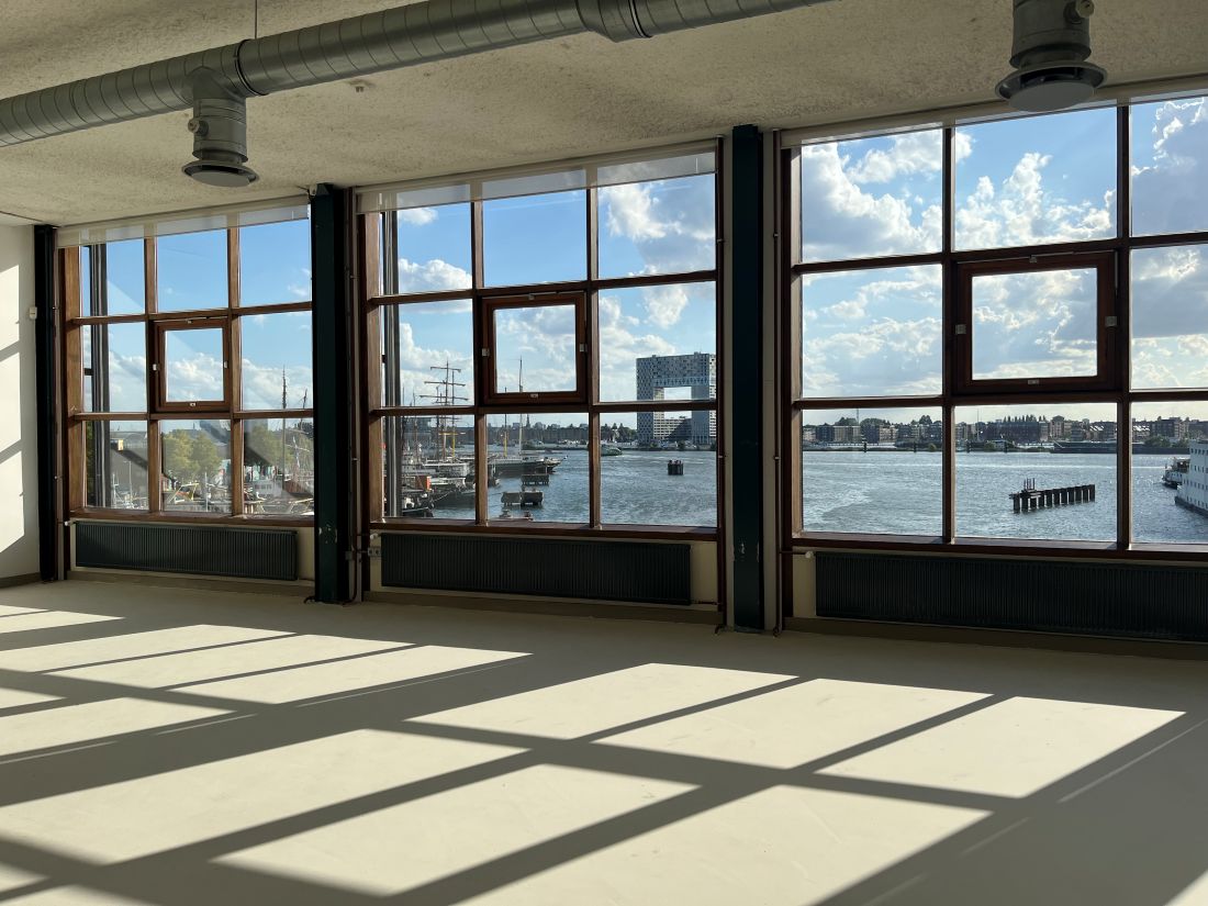 Kantoor van architecten- en ontwerporganisaties in de Baanderij op de NDSM-werf, Amsterdam-Noord.