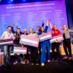 Rianne Rotink, CEO van Concord Neonatal, winnaar van de KVK Innovatie Top 100 2024, poseert tijdens de prijsuitreiking.