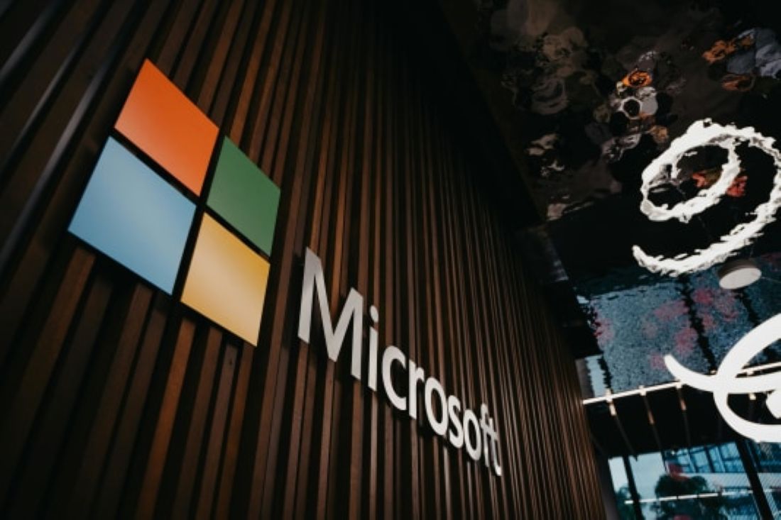 Logo van Microsoft, verwijzend naar Cegeka’s achtste jaar als lid van de exclusieve Microsoft Business Applications Inner Circle.
