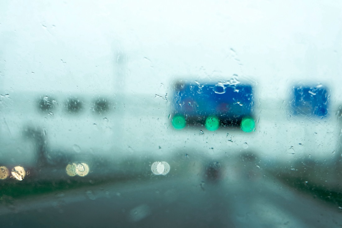 Zware avondspits op komst: Regen en sneeuwval verstoren logistiek en woon-werkverkeer