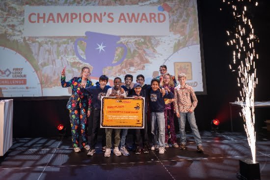 Voorburgs roboticateam wint ticket naar Europees kampioenschap