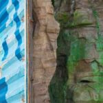 Kunstinstallatie met waterval in zeecontainer opent bij Almeerderstrand