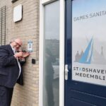 Medemblik opent drie tijdelijke openbare toiletten in havengebied