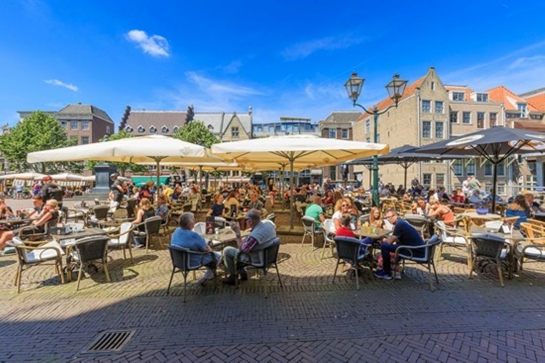 Nederlandse borrelcultuur groeit: dertig procent borrelt wekelijks