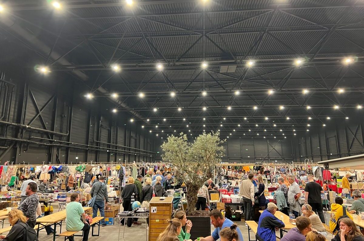 Mega Snuffelmarkt met 400 kramen in Brabanthallen Den Bosch
