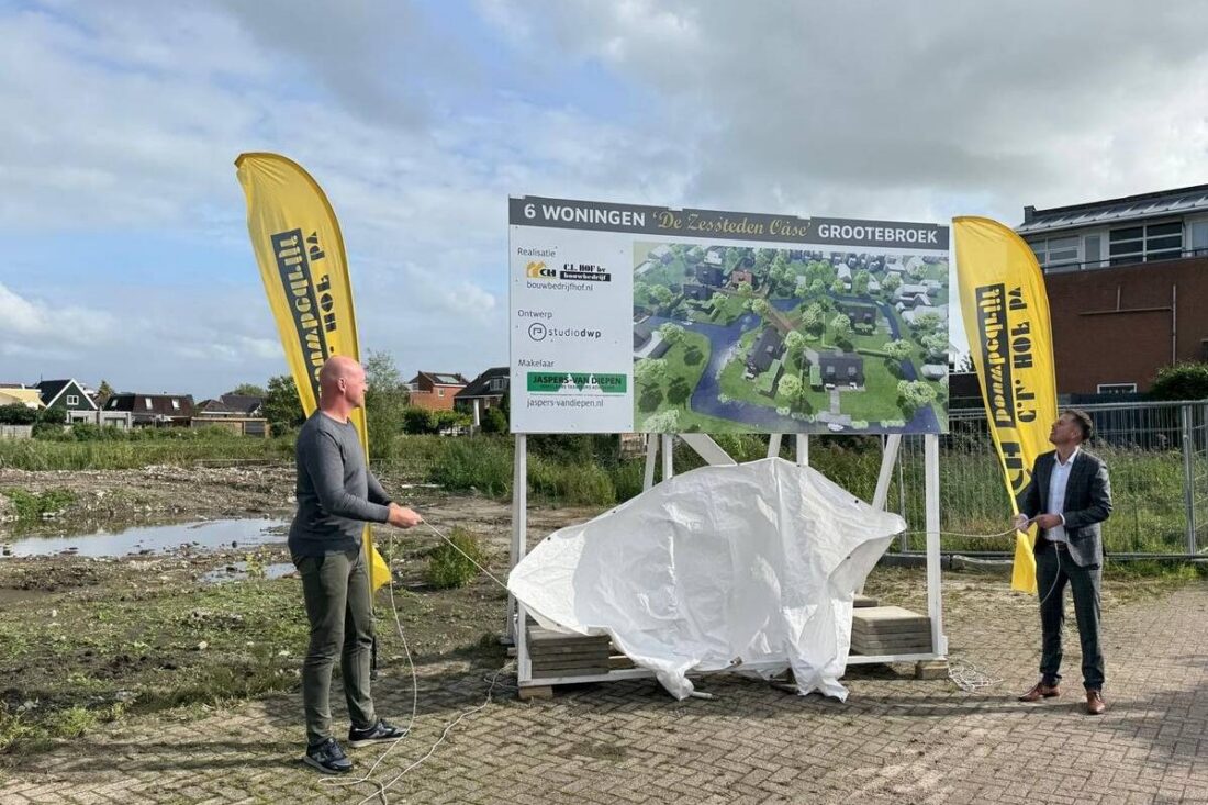 Zessteden Oase Grootebroek: bouwbord onthuld voor zes woningen