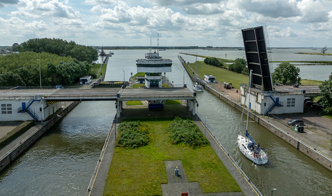 Markerwaarddijk krijgt gewichtsbeperking vanaf 21 oktober