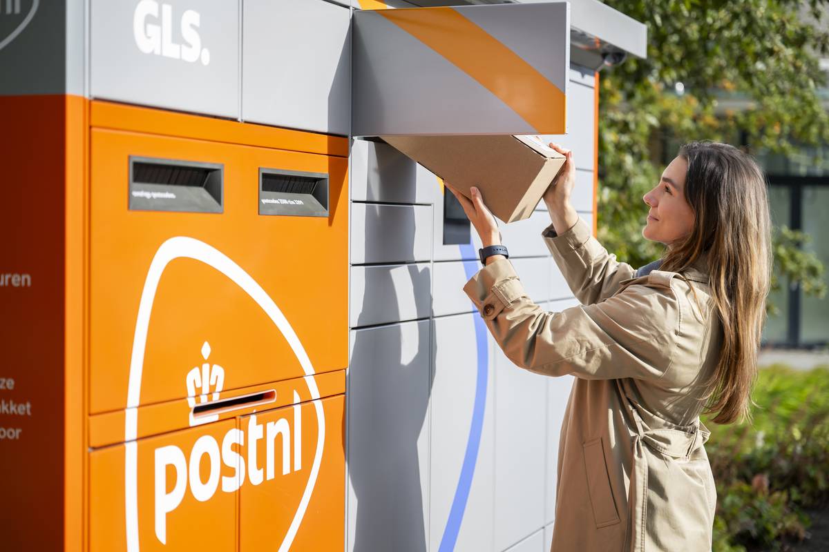 PostNL ziet pakketvolumes uit Azië bijna een derde dalen